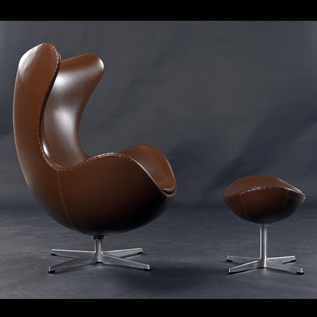 Mid-Century Modern 1974 Brown Leather Arne Jacobsen Fritz Hansen Egg Chair & Ottoman For Sale - Image 3 of 18