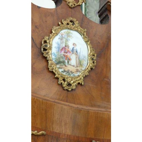Dresden-Style Cabinet in Walnut, 1890 For Sale - Image 10 of 17