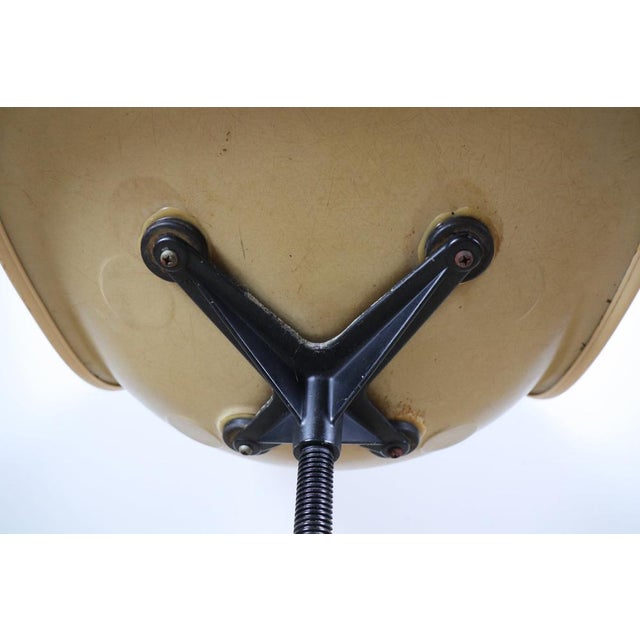 Adjustable Swivel Chair in Fiberglass by Charles and Ray Eames for Herman Miller, 1960s For Sale - Image 15 of 18