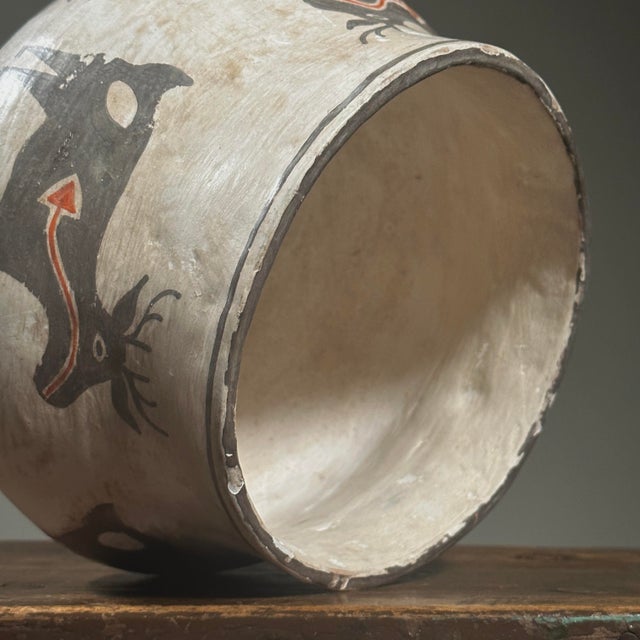 White Vintage 1939 Acoma Polychrome Deer Heart-Line Design Clay Olla For Sale - Image 8 of 12