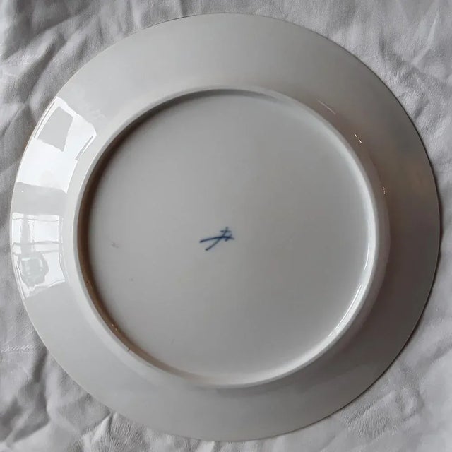 Vintage Plate in White Porcelain by Meissen with Colored Portrait of the St. Mary, 1970s For Sale - Image 4 of 5