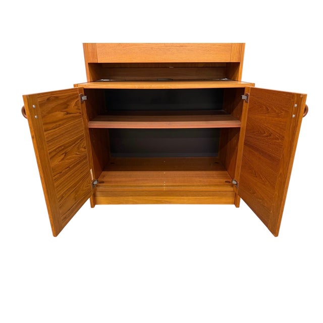 Vintage Danish Modern Domino Møbler 2-Piece Teak Bar Cabinet For Sale In Philadelphia - Image 6 of 9