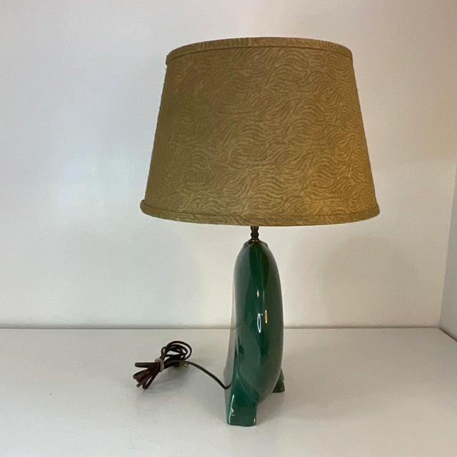 Chinoiserie Mid-Century Chinoiserie Ceramic Emerald Green Table Lamp With Gold Shade. For Sale - Image 3 of 10