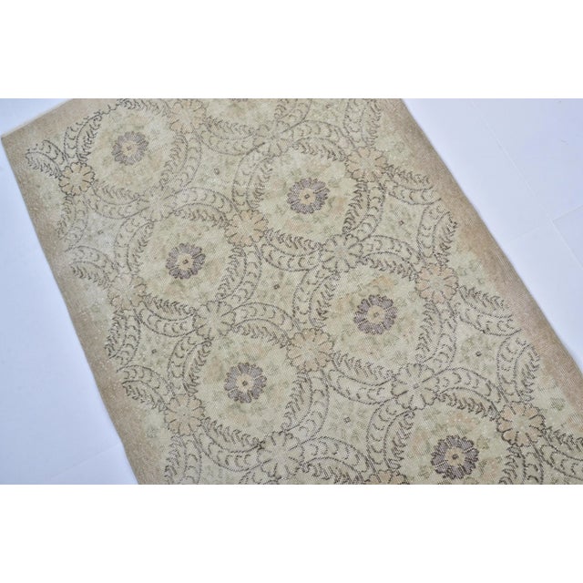 Ecru 1960s Turkish Rustic Decor Floor Vintage Rug For Sale - Image 8 of 11