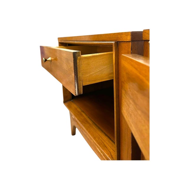 Vintage Mid Century Modern Walnut Nightstands With Sculpted Stretcher Base and Faux Turquoise Handle Inlay- Pair. For Sale In Seattle - Image 6 of 9