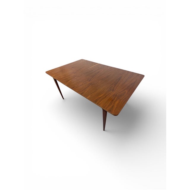 Mid-Century Modern Mid-Century Modern Young Manufacturing Walnut Dining Table For Sale - Image 3 of 8