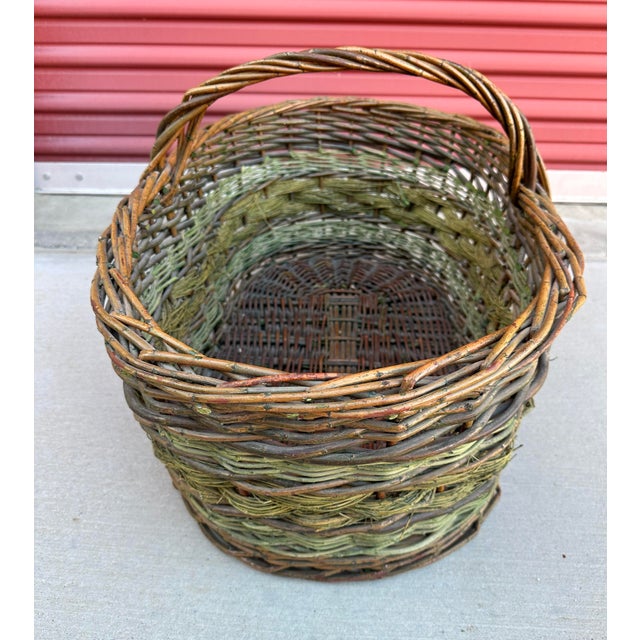 Beautiful Green and Brown Rattan/Grapevine Basket perfect for gathering flowers or just have as display for towels etc....