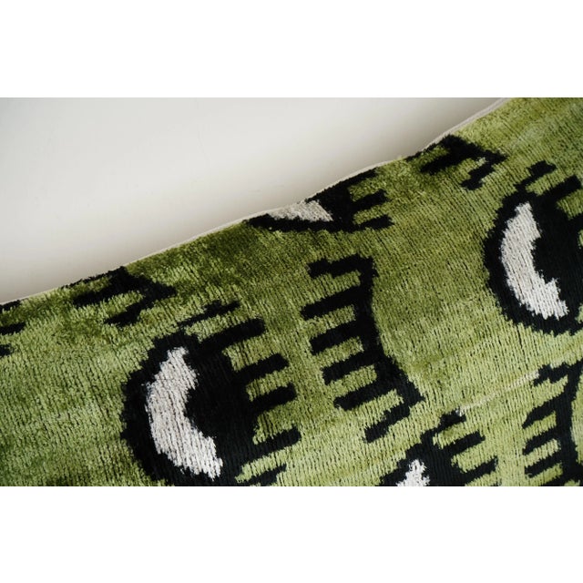 Mid-Century Modern Eye Design Ikat Velvet Pillow Cover - A Pair For Sale - Image 3 of 5