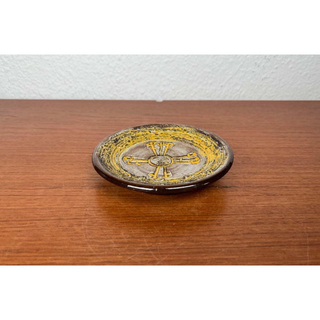 Mid 20th Century Mid-Century Modern Small Studio Pottery Wall Plate from Glit Lava, Iceland, 1960s For Sale - Image 5 of 12
