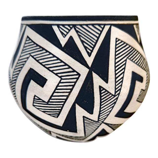 Vintage Native American Acoma Black and White Bowl Signed by Rose Chino For Sale