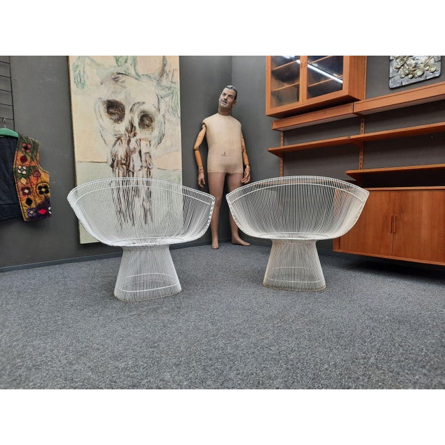 Two design classics by Warren Platner for Knoll International. Made in the 1960s. As can be seen in the pictures, the seat...