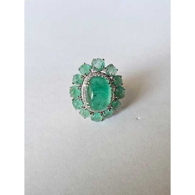 2020s Set in 18k Gold, 15.94 Carats, Colombian Emerald Cabochon & Diamonds Dome Ring, Us Size 6 For Sale - Image 5 of 10