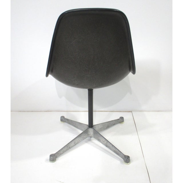 Metal 6 Eames Aluminum Group Swiveling Dining Chairs for Herman Miller For Sale - Image 7 of 12