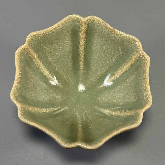 Chinese Antique Chinese Celadon Lobed Floral‑Form Bowl, Collectible For Sale - Image 3 of 5