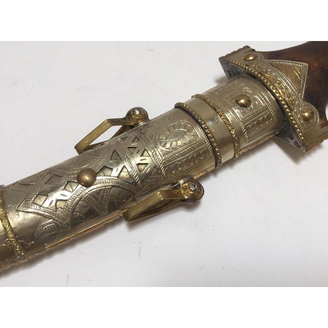 Silver Large Moroccan Khoumaya Jambiya Dagger With Ornate Sheath, Circa 1950s For Sale - Image 8 of 18