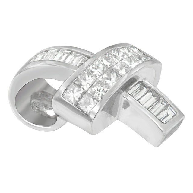 14K White Gold 2 cttw Princess and Baguette Cut Diamond Ribbon Pendant Necklace (H-I, SI-SI2) For Sale - Image 4 of 6