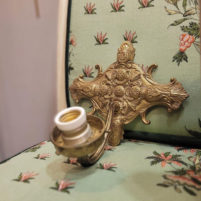 Louis XVI Wall Light in Gilt Bronze, France, 1920s For Sale - Image 3 of 14