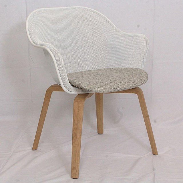 Designed by Antonio Citterio for B&B Italia, the Iuta armchairs seamlessly blend innovation with timeless elegance. This...