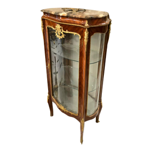 French Louis XV Display Curio Cabinet With Glass Shelves, Gold Leaf & Bronze Ormolu