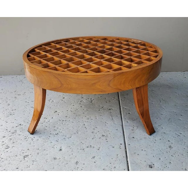 1950s Vintage Gio Ponti Style Grid Pattern Coffee Table With Paddle Like Legs For Sale - Image 11 of 12