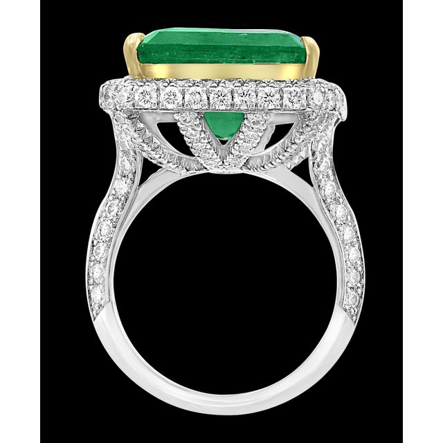 Agl Certified 13.10 Ct Emerald Cut Colombian Emerald Diamond 18k Gold Ring For Sale - Image 4 of 8