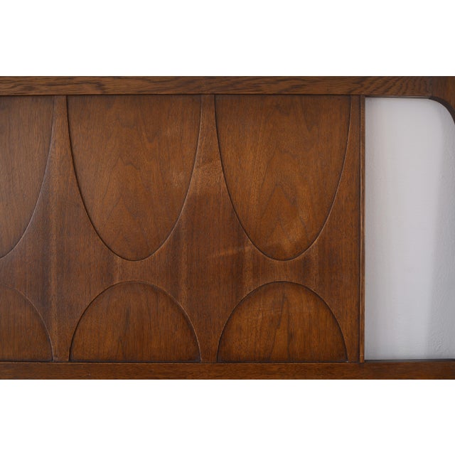 Broyhill Brasilia Mid Century Broyhill Brasilia Walnut Headboard & Footboard Queen Size For Sale - Image 4 of 9