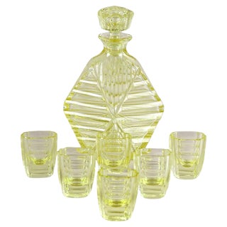 20th Century Art Deco Decanter Set with 6 Shot Glasses, 1920s, Set of 7 For Sale