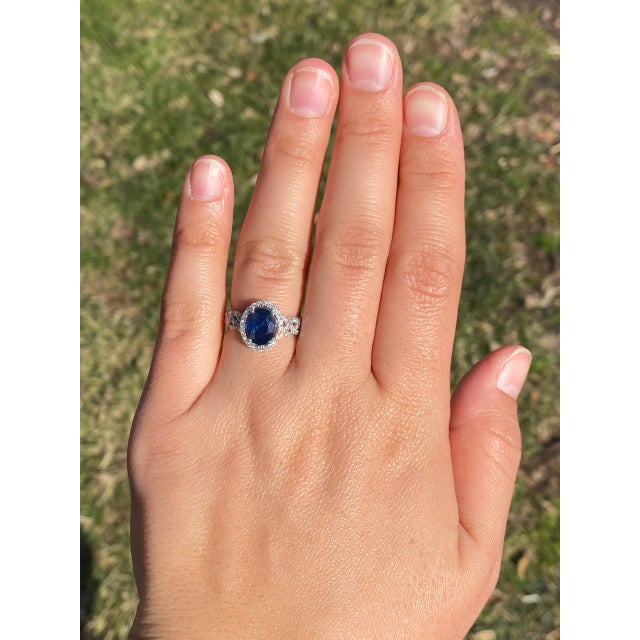 The Credenza: Natural Sapphire and Diamond Ring in White Gold For Sale - Image 10 of 11