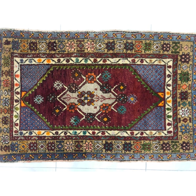 1960s Vintage Turkish Home Living Rug- 2′9″ × 4′5″ For Sale - Image 10 of 11