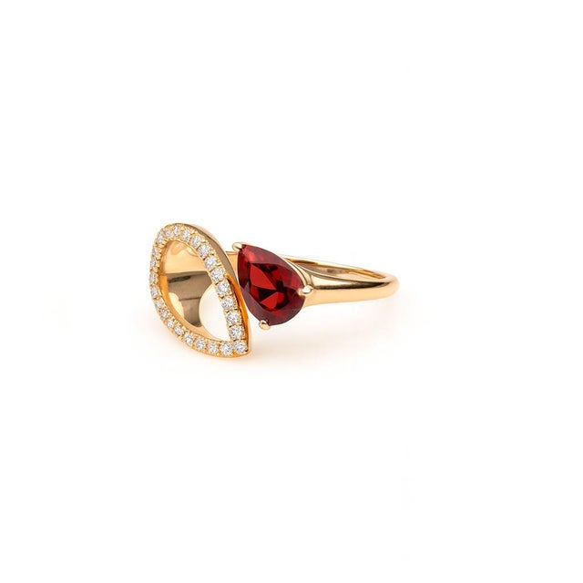 Modern Pear Garnet 14k Gold Ring, Size 7.5 For Sale - Image 3 of 10