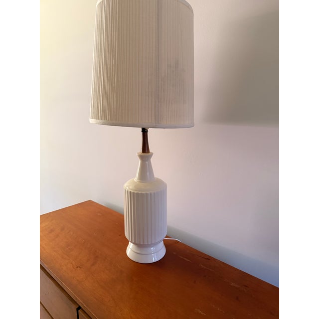 1960s Vintage Mid-Century Danish Modern White Fluted Ceramic & Teak Table Lamp For Sale - Image 5 of 11