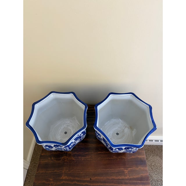 Maitland - Smith Chinoiserie Large Blue and White Porcelain Planters, Pair For Sale - Image 4 of 5