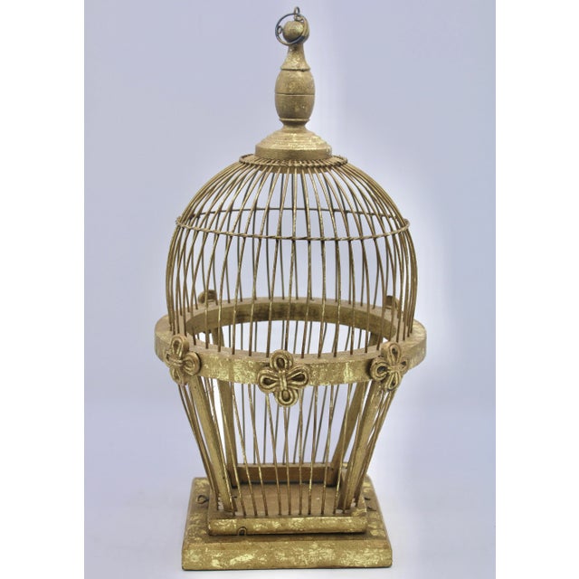 A charming mid 20th century Italian bird cage composed of wood and metal wire. The cage open at the bottom by pulling out...