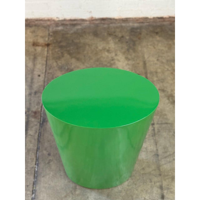 W20 D12 H40 Oval shaped vintage pedestal newly lacquered in a bottega green.