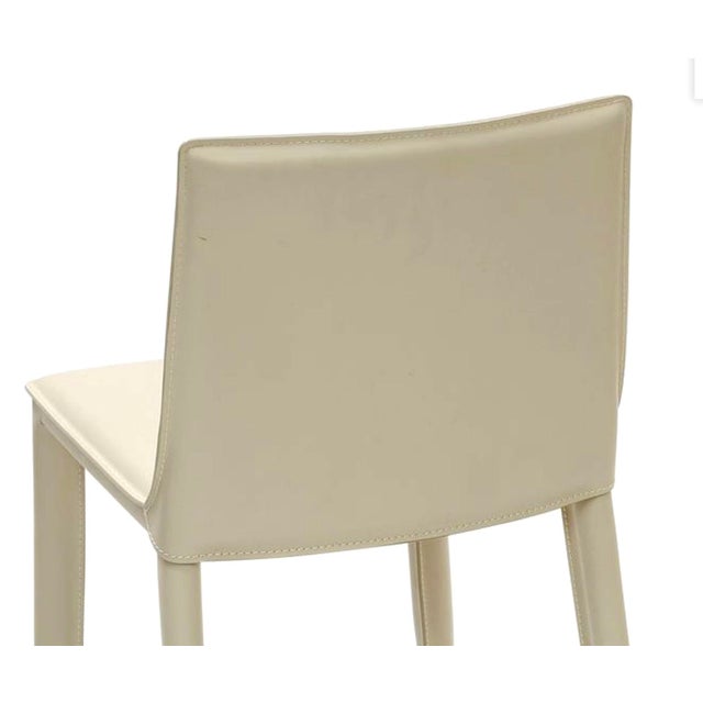 Contemporary Set of 4 Italian Frag Leather Counter Stools – Handcrafted Ivory Saddle Leather, Minimalist Modern Design For Sale - Image 3 of 10