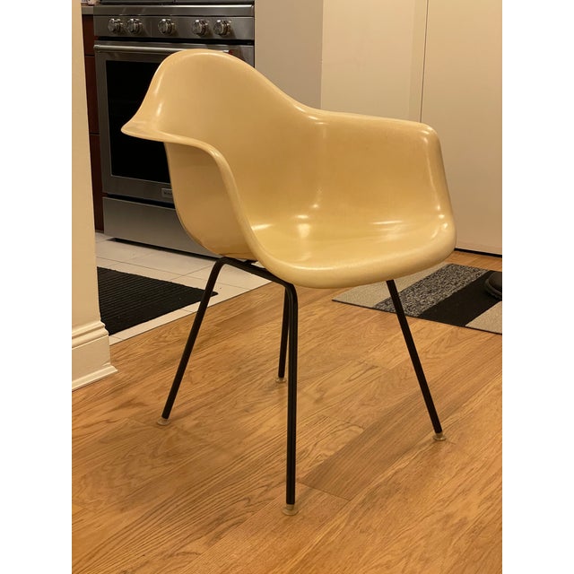 Herman Miller Eames Vintage 1957 Arm Shell Chair For Sale In New York - Image 6 of 12