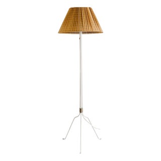 Finnish Mid-Century White 30-058 Floor Lamp with Rattan by Lisa Johansson-Papé, 1940s For Sale