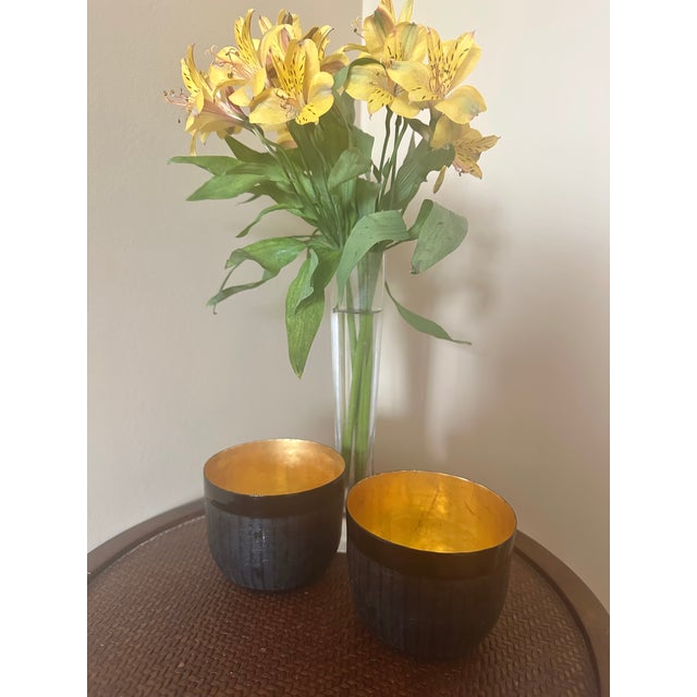 Chic and undeniably distinctive, this handmade lacquerware cup features a unique horsehair base—offering subtle...
