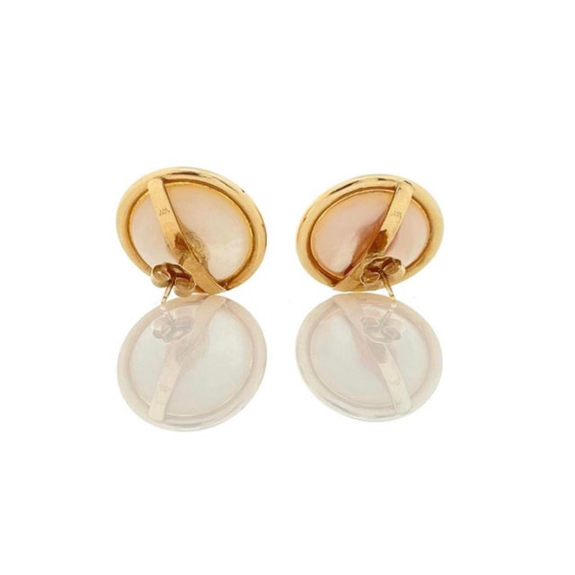 14k Yellow Gold 15.7mm White Mabe Pearl Stud Earrings, Vintage Style, A Pair For Sale - Image 4 of 9