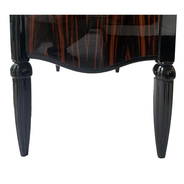 Vintage Art Deco Chest of Drawers, 1930, in Very Good conditions. Designed 1920 to 1949