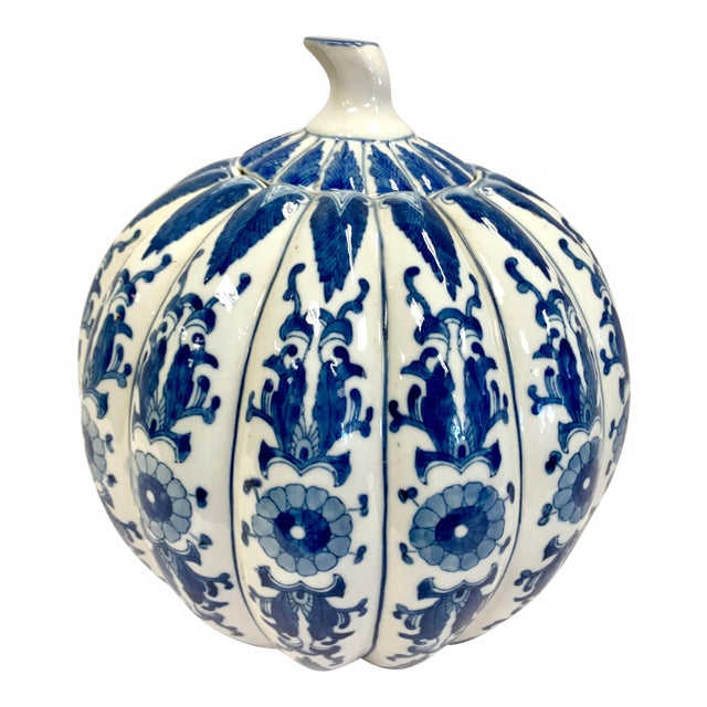 Chinese Chinoiserie Blue and White Porcelain Pumpkin Ginger Jar For Sale