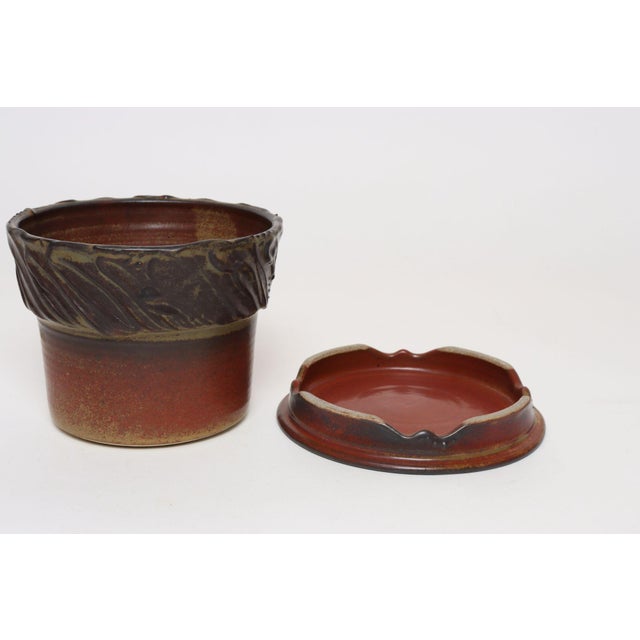 Mid-Century Modern Vintage Crimson Incised Ceramic Planter With Saucer / Stand by Deanna Nichols For Sale - Image 3 of 18
