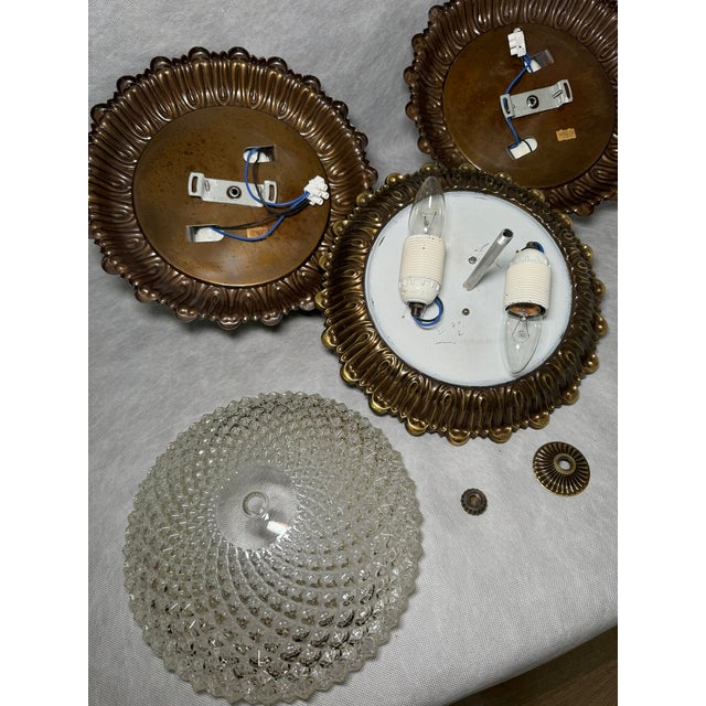 Gold Hollywood Regency Brass and Textured Glass Flush Mount Lights from Sciolari, Italy, 1970s, Set of 3 For Sale - Image 8 of 12