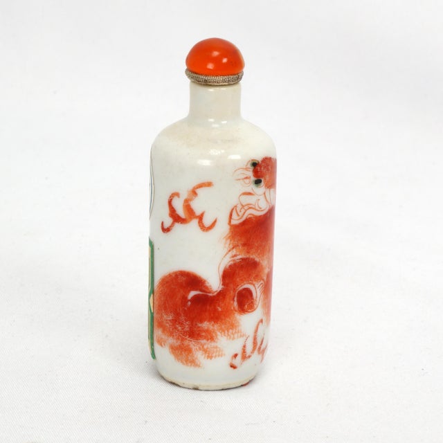 Late 19th Century Antique Chinese Porcelain Snuff Bottle With Foo Dog and Agate Lid For Sale - Image 5 of 10