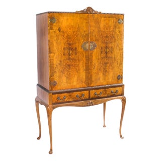 Early 20th Century Queen Anne Burr Walnut Cocktail Cabinet For Sale