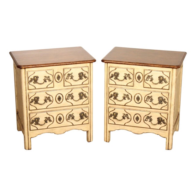 French Provincial Style Pair of Painted Nightstands Chests For Sale