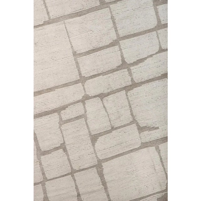 Rug knotted in Pakistan, wool fleece measures 374x281 cm