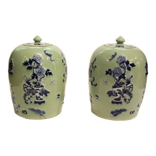 Circa 1880 Chinese Pair of Covered Porcelain Jars For Sale