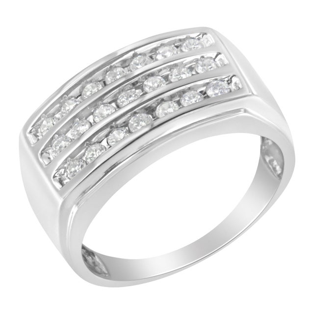 Contemporary 14K White Gold Men's Diamond Channel Set Band Ring (1 cttw, H-I Color, SI2-I1 Clarity) Size 10 For Sale - Image 3 of 6