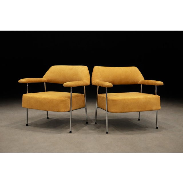 Joaquim Tenreiro Brazilian Modern Pair of Armchairs in Metal & Nubuck Leather by Joaquim Tenreiro, 1950s – Lot 322 For Sale - Image 4 of 14